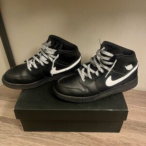 Air Jordan 1 Retro Mid